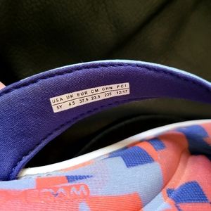 Kids Under Armour Flip Flops sandals blue grey pink size 5Y Like New soft